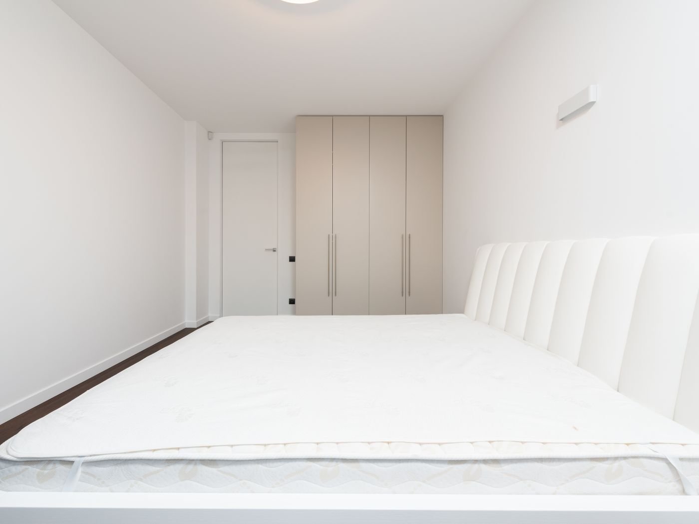 Clean, freshly deep-cleaned mattress in a Singapore bedroom by Cleanitize