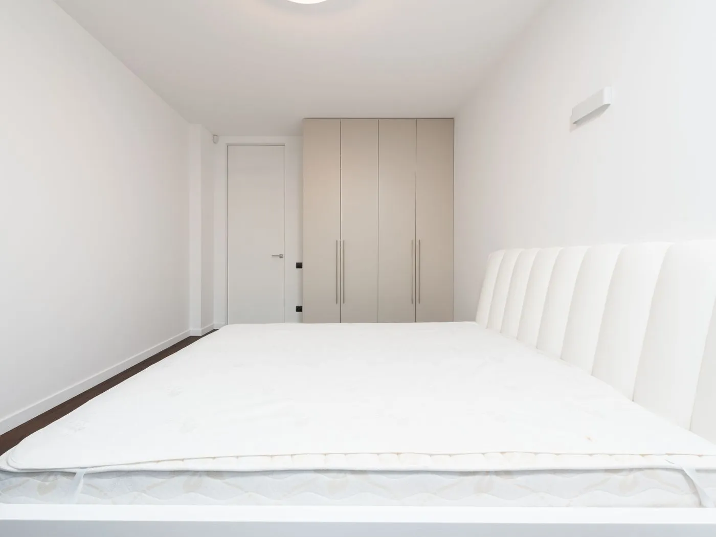 Clean, freshly deep-cleaned mattress in a Singapore bedroom by Cleanitize